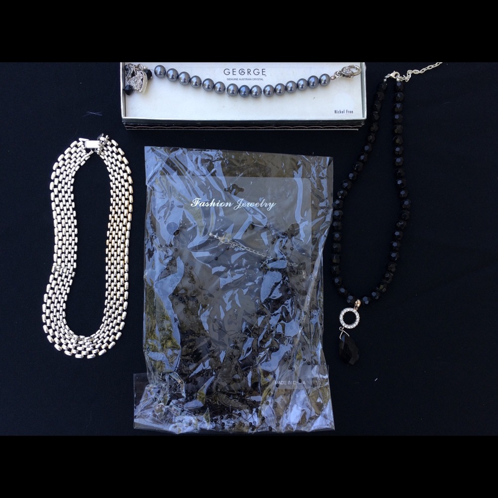 SALE 🎉 Beautiful Jewelry Bundle Costume 4 Pieces
